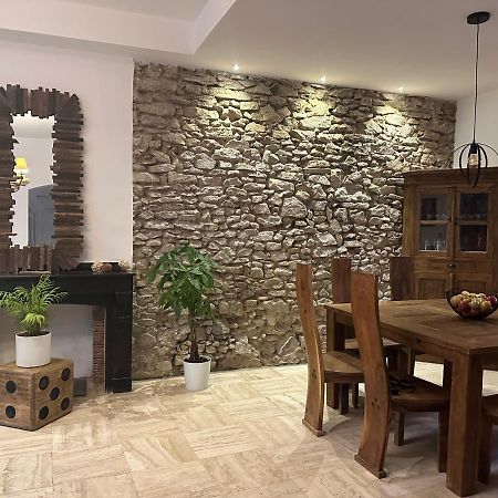 La Maison Du Puits Cesseras Esterno foto