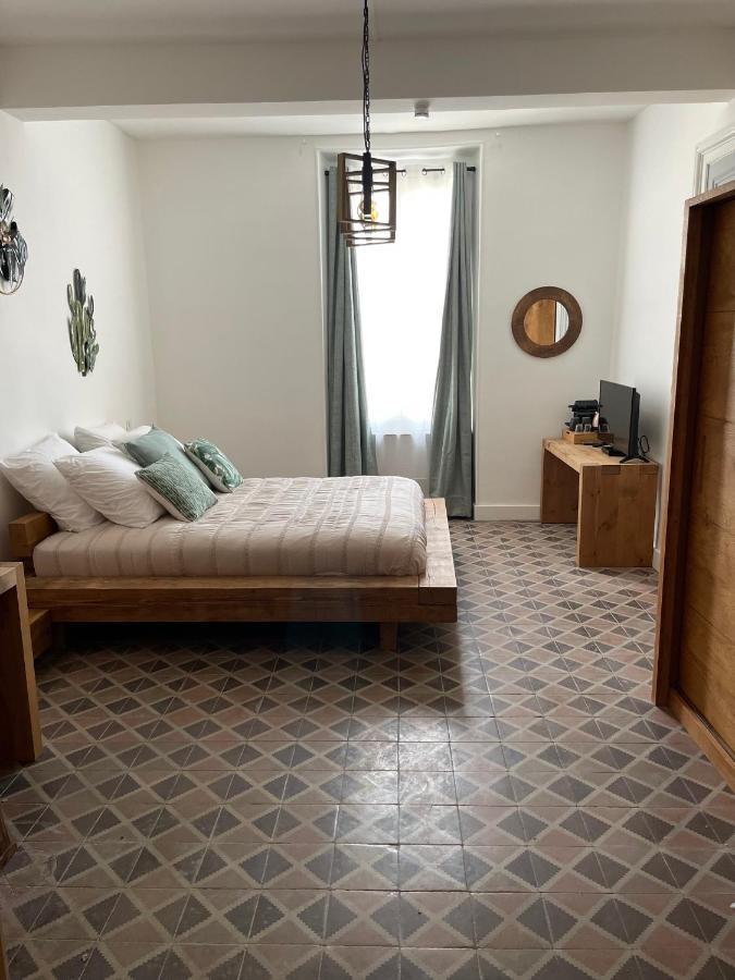 La Maison Du Puits Cesseras Esterno foto