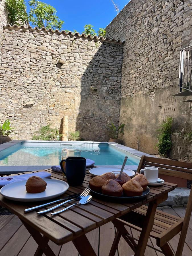 La Maison Du Puits Cesseras Esterno foto