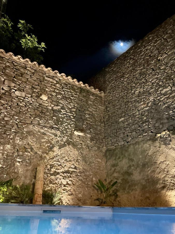 La Maison Du Puits Cesseras Esterno foto