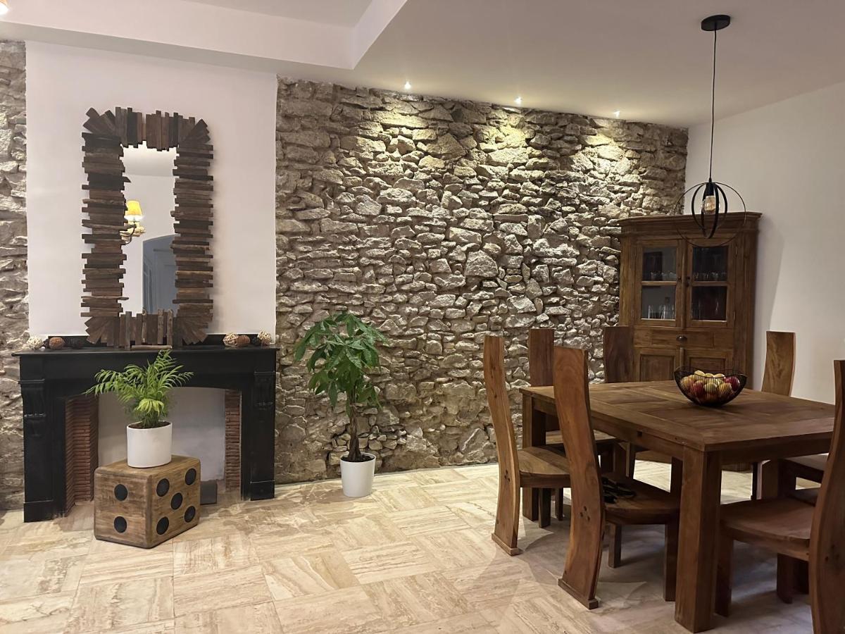 La Maison Du Puits Cesseras Esterno foto
